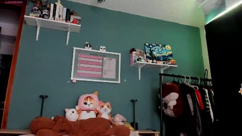 Snapshot of _moon_cake_ chatting on 05/12/26, 05:15 Next stream 950 pm Colombia time xd online show from 05/12/26, 05:15
