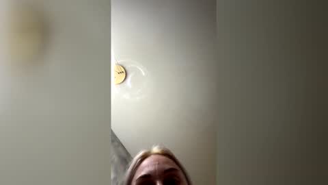 Snapshot of _moon_star chatting on 04/14/26, 04:35 _moon_star online show from 04/14/26, 04:35