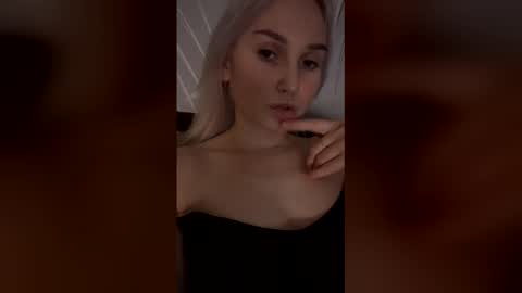 Snapshot of _moon_star chatting on 04/15/26, 07:58 _moon_star online show from 04/15/26, 07:58