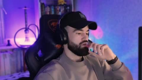 Snapshot of _morti_ chatting on 01/05/25, 03:53 Ask me online show from 01/05/25, 03:53