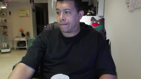 Snapshot of _mr_panda_ chatting on 10/22/25, 11:37 Panda  online show from 10/22/25, 11:37