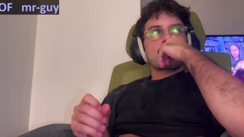 Snapshot of _mrguy_ chatting on 12/17/24, 01:49 _mrguy_ online show from 12/17/24, 01:49