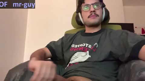 Snapshot of _mrguy_ chatting on 12/19/24, 08:02 _mrguy_ online show from 12/19/24, 08:02