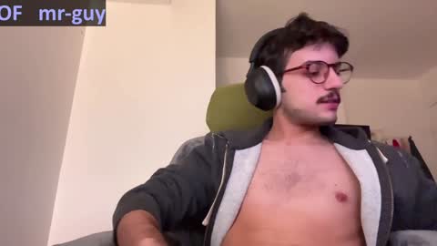 Snapshot of _mrguy_ chatting on 12/20/24, 06:50 _mrguy_ online show from 12/20/24, 06:50