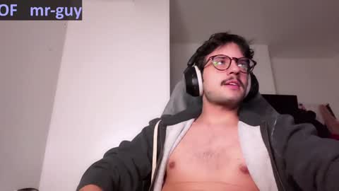 Snapshot of _mrguy_ chatting on 01/04/25, 11:54 _mrguy_ online show from 01/04/25, 11:54