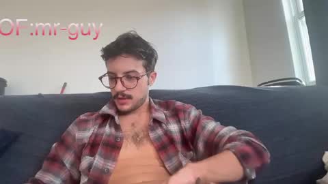 Snapshot of _mrguy_ chatting on 10/19/25, 09:04 _mrguy_ online show from 10/19/25, 09:04