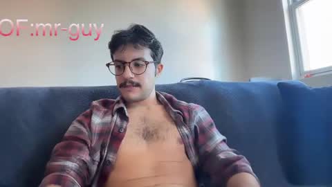 Snapshot of _mrguy_ chatting on 10/27/25, 05:17 _mrguy_ online show from 10/27/25, 05:17