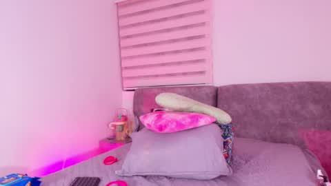 Snapshot of _mystic_luna chatting on 07/18/26, 03:11 Luna online show from 07/18/26, 03:11
