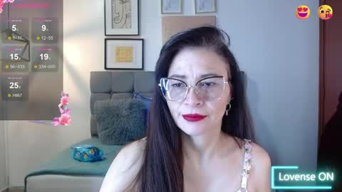 Snapshot of _naomi_s chatting on 04/21/26, 01:28 _naomi_s online show from 04/21/26, 01:28