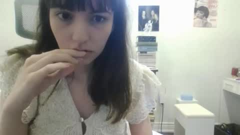 _naomixx_ online show from 05/06/26, 04:23