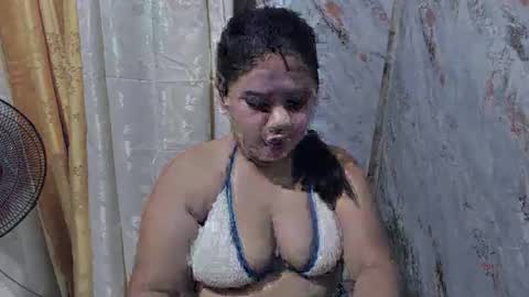 Snapshot of _natalieey chatting on 10/25/25, 05:30 nics  online show from 10/25/25, 05:30