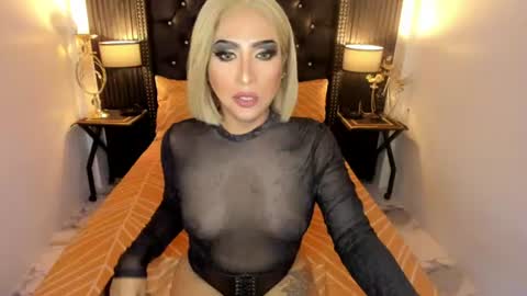 _natashacooper_ online show from 06/17/26, 02:14