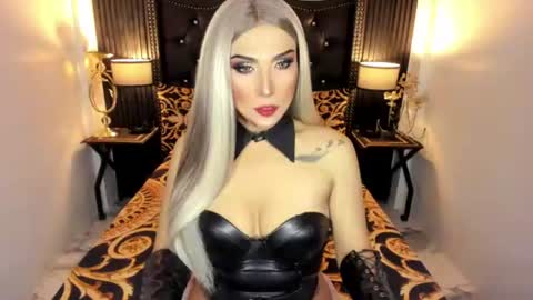 _natashacooper_ online show from 06/25/26, 09:14