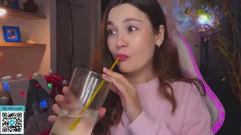 Mia with a big heart  online show from 12/15/25, 11:58