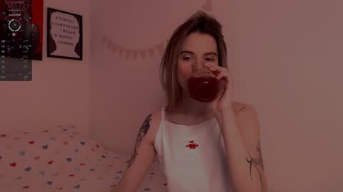 Snapshot of _ni_kiss chatting on 12/11/24, 10:49 Nika online show from 12/11/24, 10:49