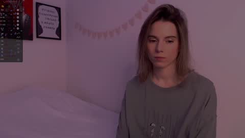 Snapshot of _ni_kiss chatting on 12/17/24, 11:27 Nika online show from 12/17/24, 11:27