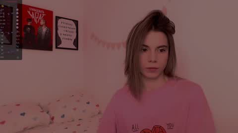 Snapshot of _ni_kiss chatting on 01/11/25, 10:51 Nika online show from 01/11/25, 10:51