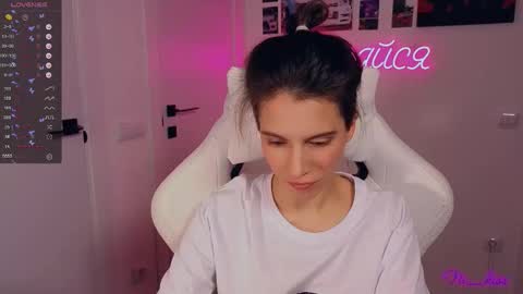 Snapshot of _ni_kiss chatting on 10/06/25, 06:38 Nika online show from 10/06/25, 06:38