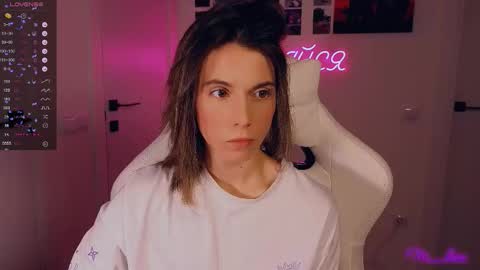 Snapshot of _ni_kiss chatting on 11/30/25, 04:55 Nika online show from 11/30/25, 04:55