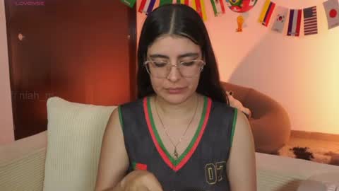 NiniHelp me by giving my show a thumbs up online show from 06/18/26, 12:00