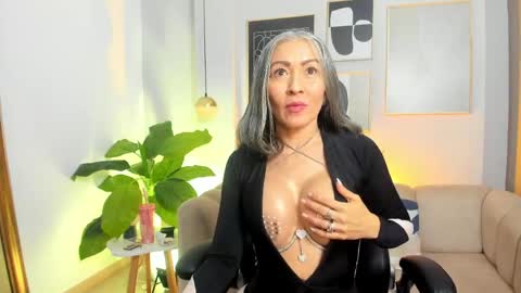 _nicoletteshea_ online show from 05/15/26, 10:06