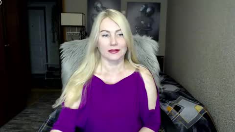 Donella    online show from 10/28/25, 05:59