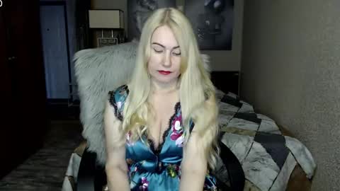 Donella    online show from 12/20/25, 05:47