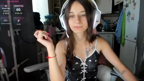 Snapshot of _nika_kik chatting on 07/11/26, 10:18 Nika online show from 07/11/26, 10:18