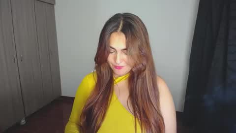 Snapshot of _ninahot chatting on 12/22/24, 01:45 Nina  online show from 12/22/24, 01:45