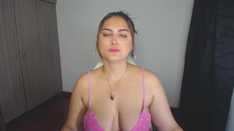 Snapshot of _ninahot chatting on 12/27/24, 03:31 Nina  online show from 12/27/24, 03:31
