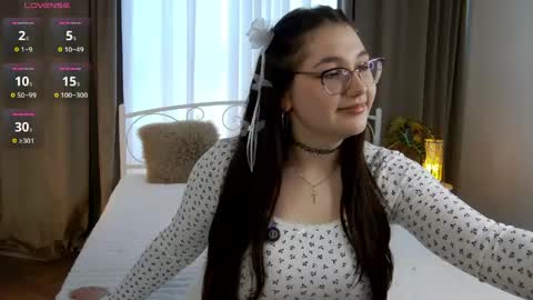 Vivian online show from 05/05/26, 01:19