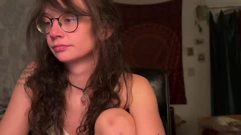 Snapshot of _nyxo chatting on 04/27/26, 08:07 Mila online show from 04/27/26, 08:07