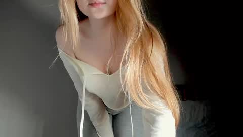 Snapshot of _o0o__ chatting on 12/02/25, 09:43 Adalin online show from 12/02/25, 09:43