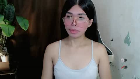Snapshot of _odette22 chatting on 07/05/26, 12:23 _odette22 online show from 07/05/26, 12:23