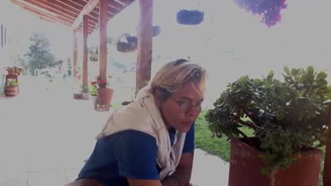 Snapshot of _paradissela chatting on 01/29/25, 02:21 GAIA online show from 01/29/25, 02:21