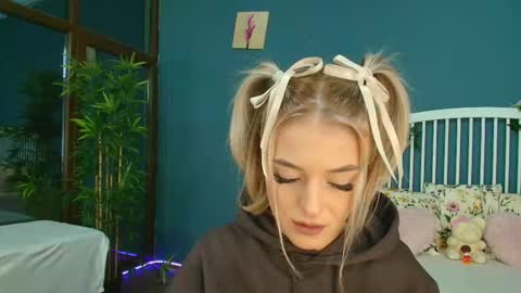 Alisa online show from 10/23/25, 04:23