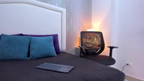  peach1  online show from 09/29/25, 02:55