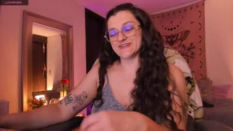 Snapshot of _peach__ chatting on 06/25/26, 05:12 violeta ig online show from 06/25/26, 05:12