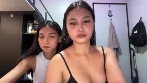 _petitechloe online show from 04/20/26, 07:37