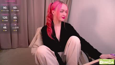 Snapshot of _pink_wassabi_ chatting on 05/03/26, 02:23 Maisie online show from 05/03/26, 02:23