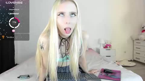 Pinky online show from 09/15/25, 09:04