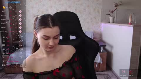 Lili online show from 03/10/25, 10:37