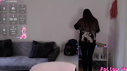 Lili online show from 10/15/25, 09:42