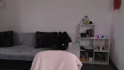 Lili online show from 10/25/25, 10:12
