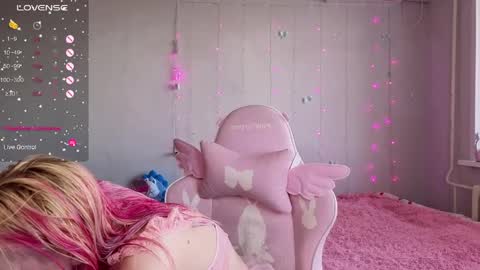 Snapshot of _pretty_ladies_ chatting on 05/07/26, 12:10 Ellie and Nika online show from 05/07/26, 12:10