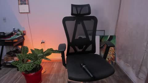 Snapshot of _purplecherry_ chatting on 01/13/25, 07:00 Cherr online show from 01/13/25, 07:00