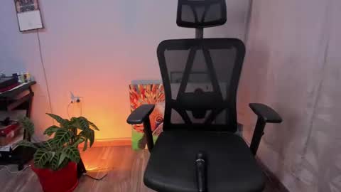 Snapshot of _purplecherry_ chatting on 03/05/25, 11:27 Cherr online show from 03/05/25, 11:27