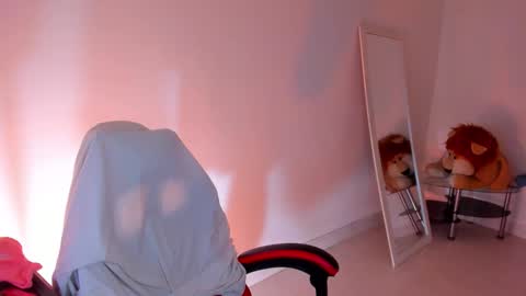 Stefany online show from 10/18/25, 11:33