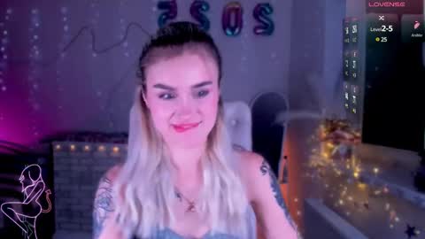 Snapshot of _ravena chatting on 01/20/25, 01:32 _ravena online show from 01/20/25, 01:32