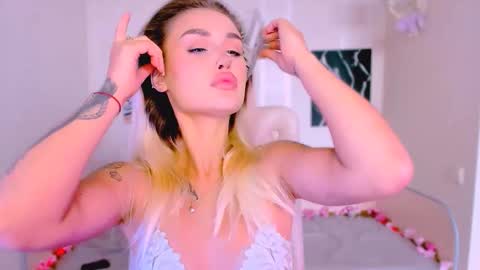 Snapshot of _ravena chatting on 10/05/25, 08:34 _ravena online show from 10/05/25, 08:34